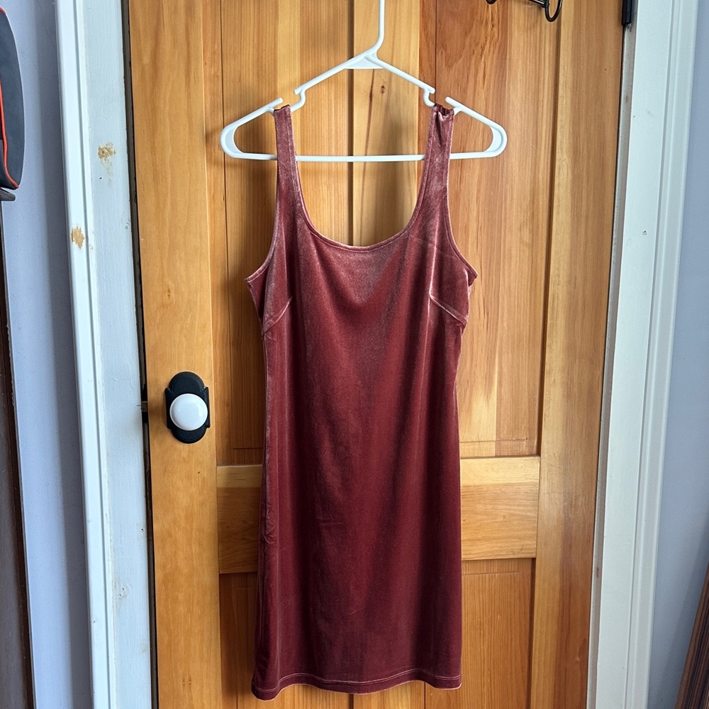 Pink velvet sleeveless mini dress